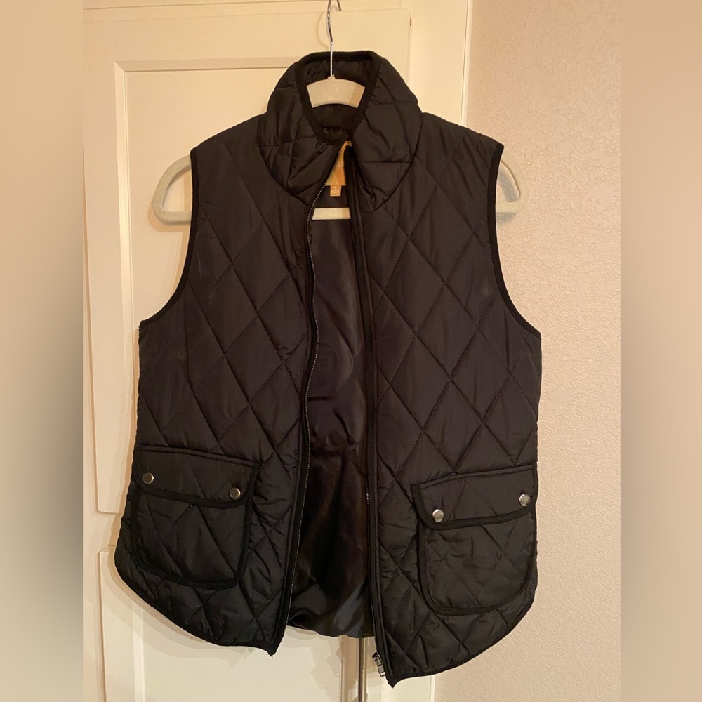 BLACK PUFFER VEST  size L brand Takara